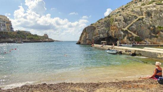 Getaway Suites Apartment Xlendi Bagian luar foto